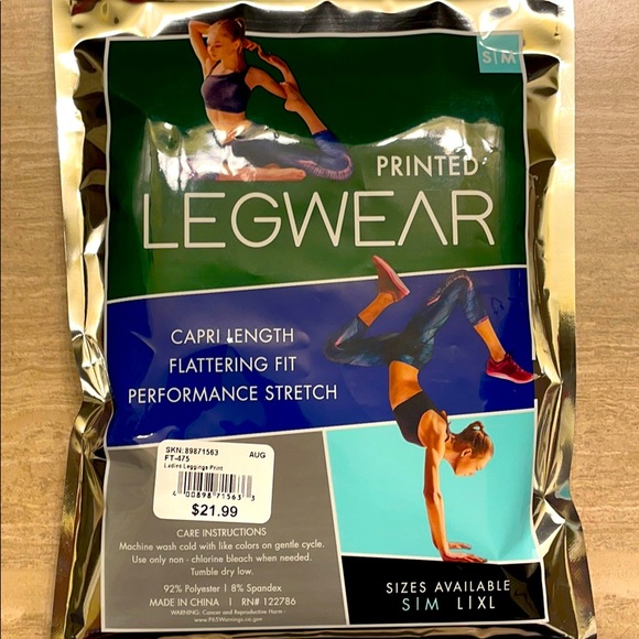 Capri Length Printed Leggings. - Picture 2 of 3